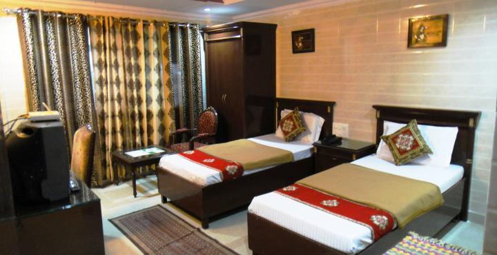 Hotel Hallmark Regency Ludhiana Bagian luar foto