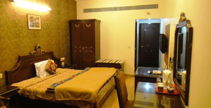 Hotel Hallmark Regency Ludhiana Bagian luar foto