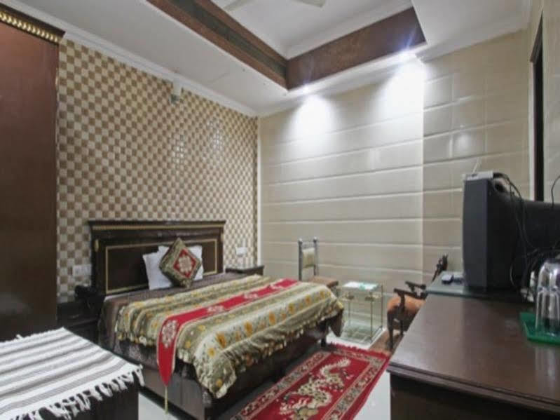 Hotel Hallmark Regency Ludhiana Bagian luar foto